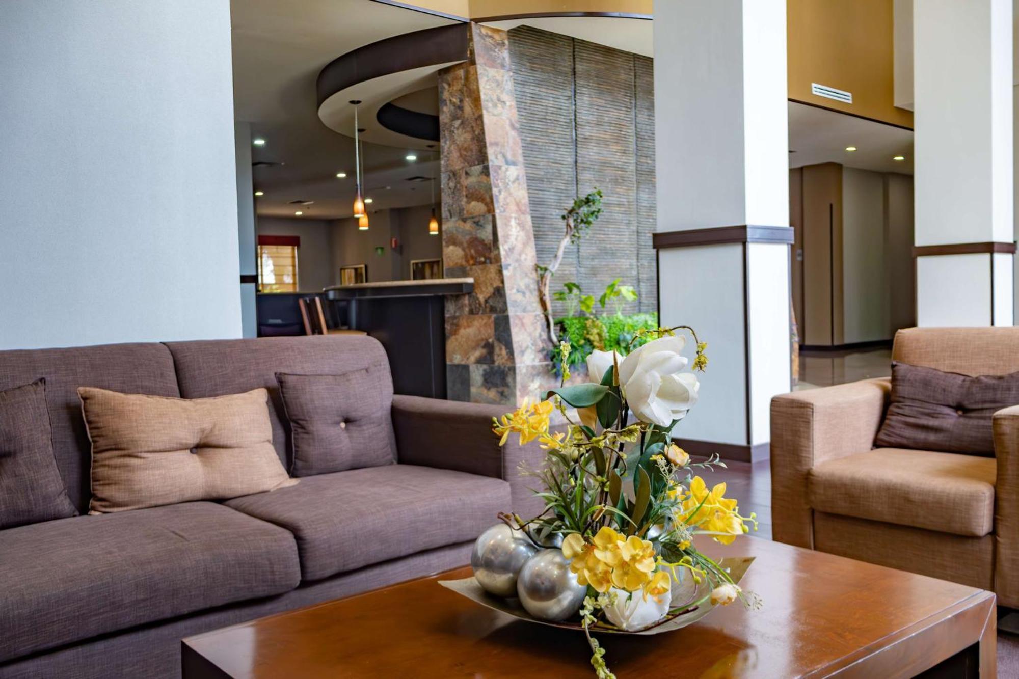 Western Premier Monterrey Aeropuerto 5*